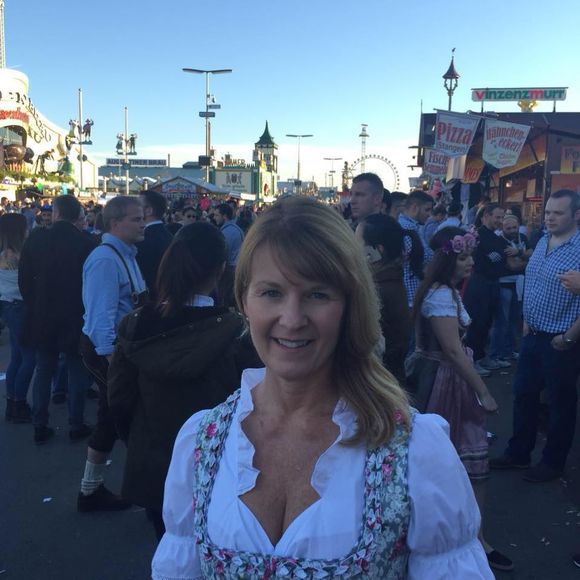 Meet your Posher, Debbie - Picture 1 of 1